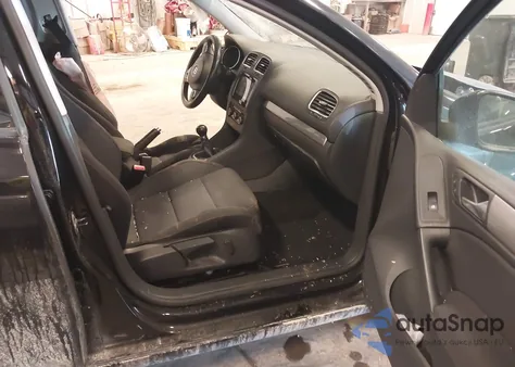 2013 Volkswagen Golf 2.0L Tdi 4-Door z USA, uszkodzony, nr VIN WVWNM7AJ1DW009528